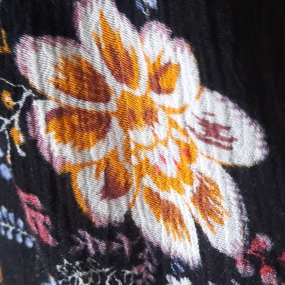 Flowery Criss-Cross V-neck Black Tunic - Picture 2 of 5